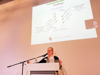 Zum Artikel "Gastprofessorin Ass. Prof. Dr. Elizabeth Zumpe (University of Oklahoma) hält Keynote auf der KBBB-Jahrestagung veranstaltet vom Lehrstuhl für Schulpädagogik"